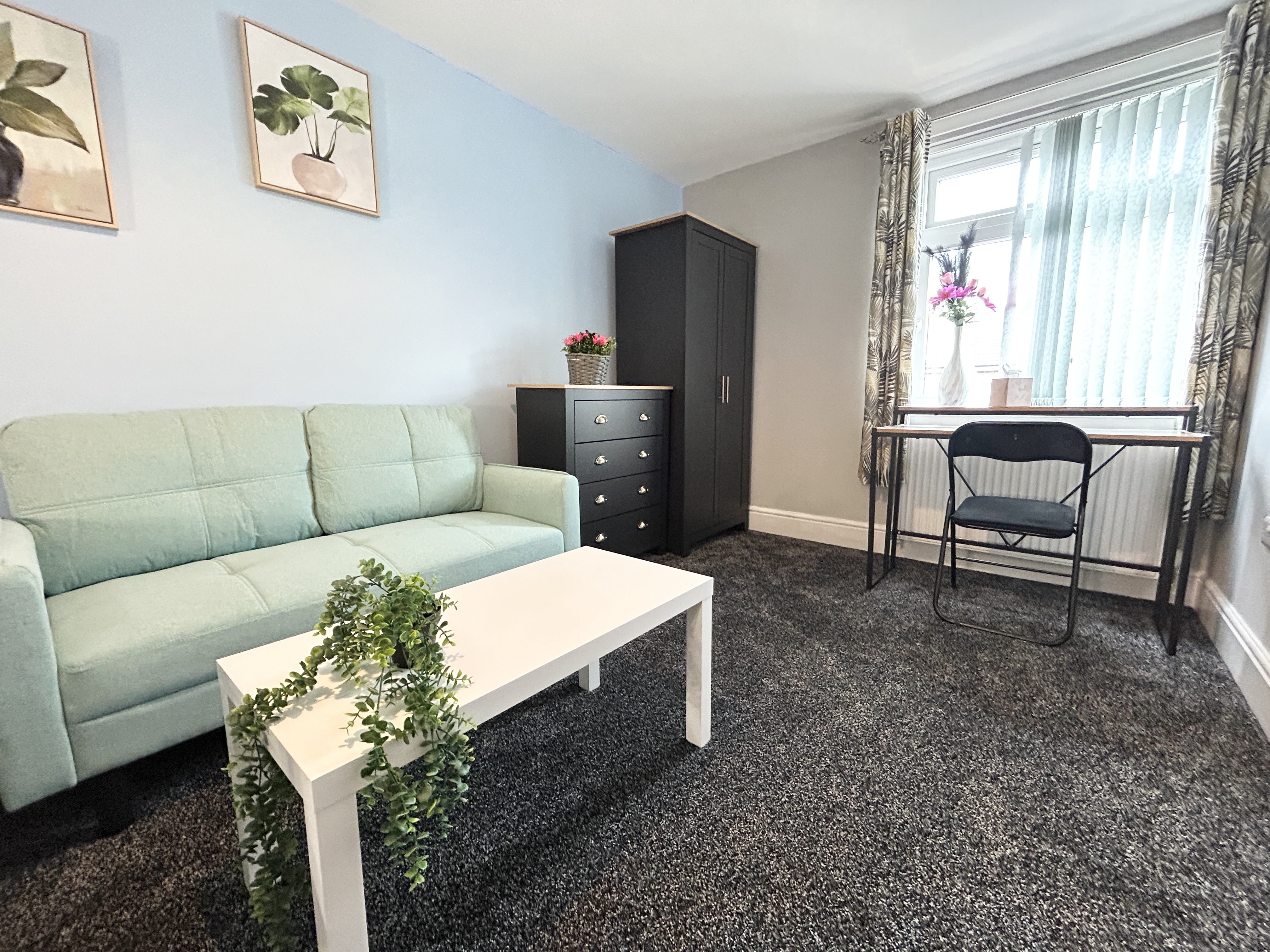 Room Liverpool Road in Salford