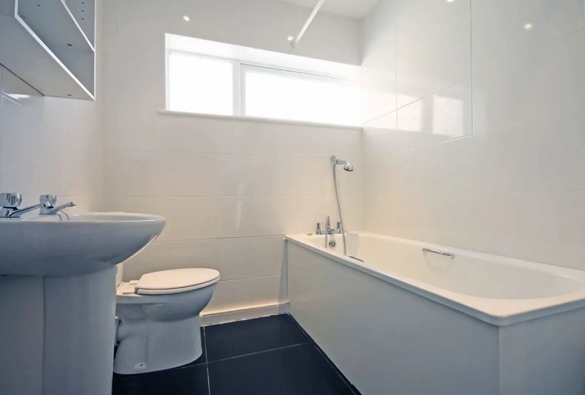 Flat Camm Gardens in Greater London
