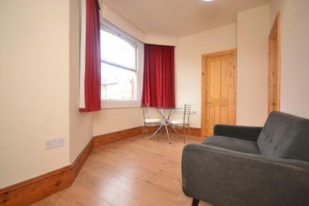 Flat Denmark Road in Reading