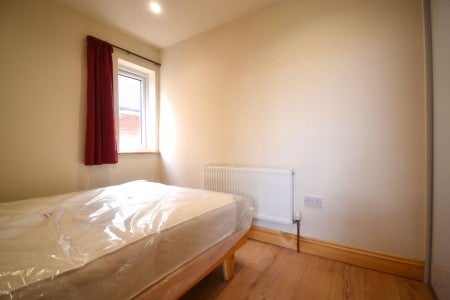 Flat Denmark Road in Reading