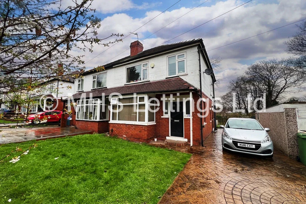 House Dennistead Crescent in Leeds