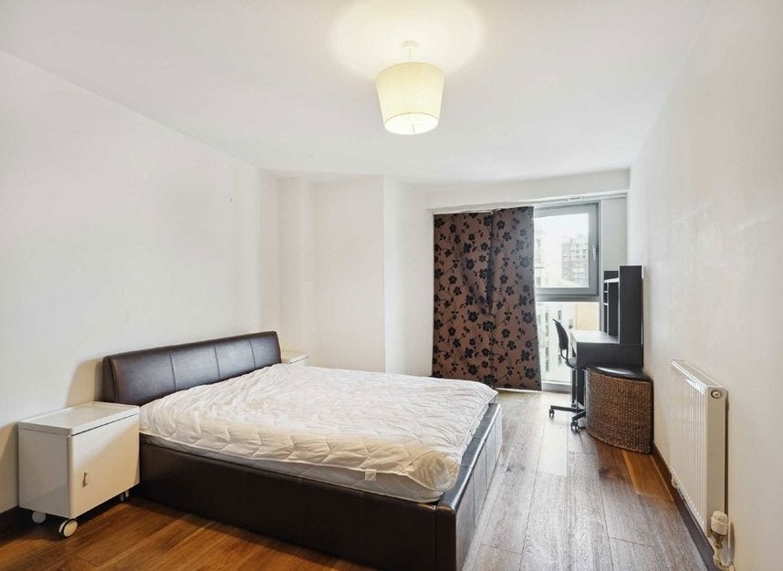 Flat Bridges Court in Greater London