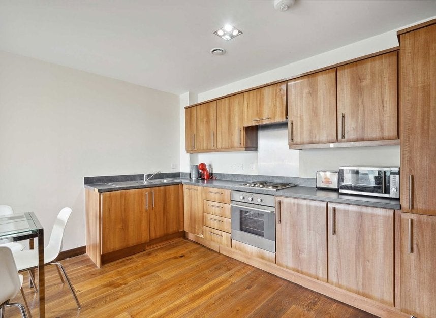 Flat Bridges Court in Greater London