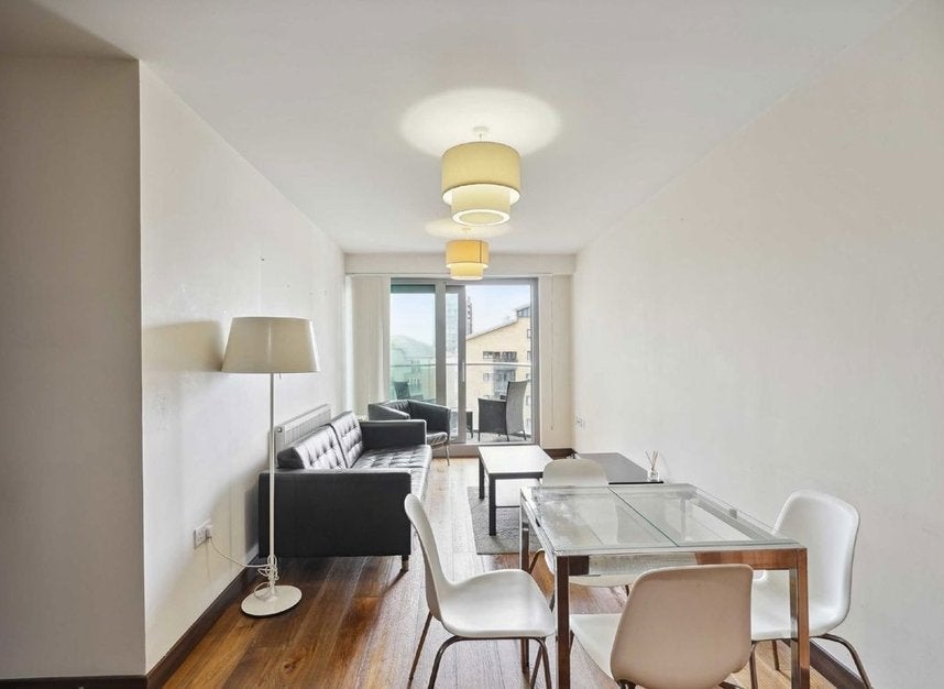 Flat Bridges Court in Greater London