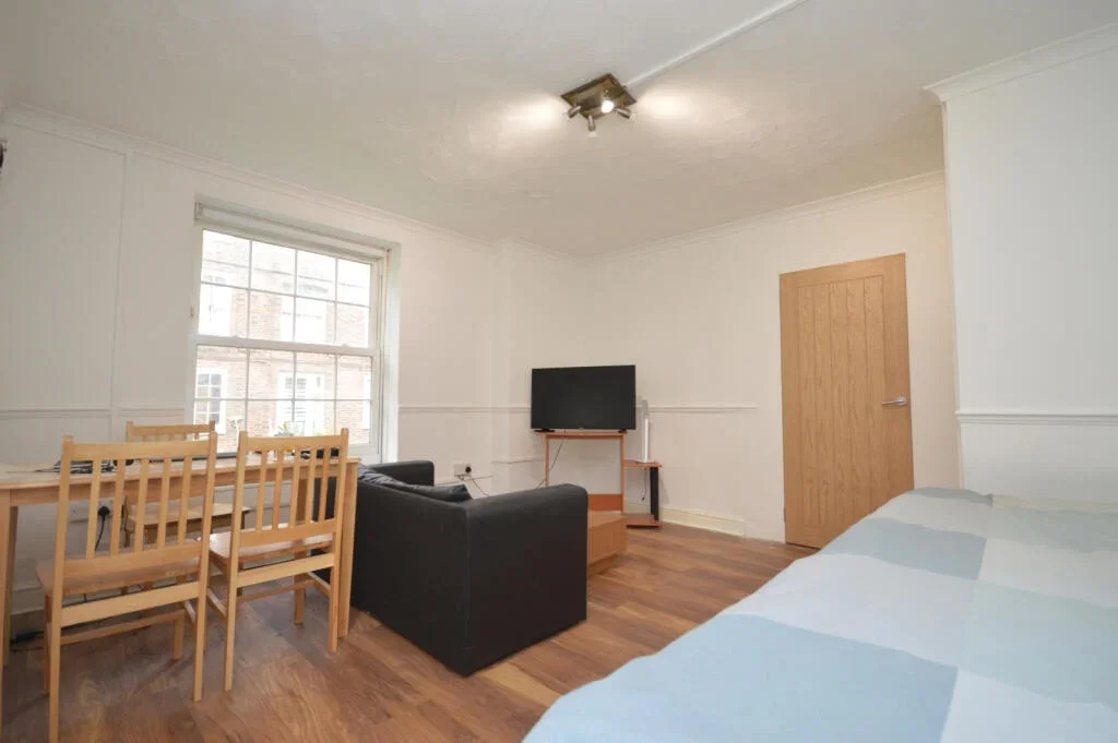 Room Bromley High Street in Greater London