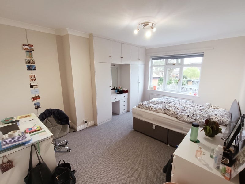 Room Becketts Park Drive in Leeds