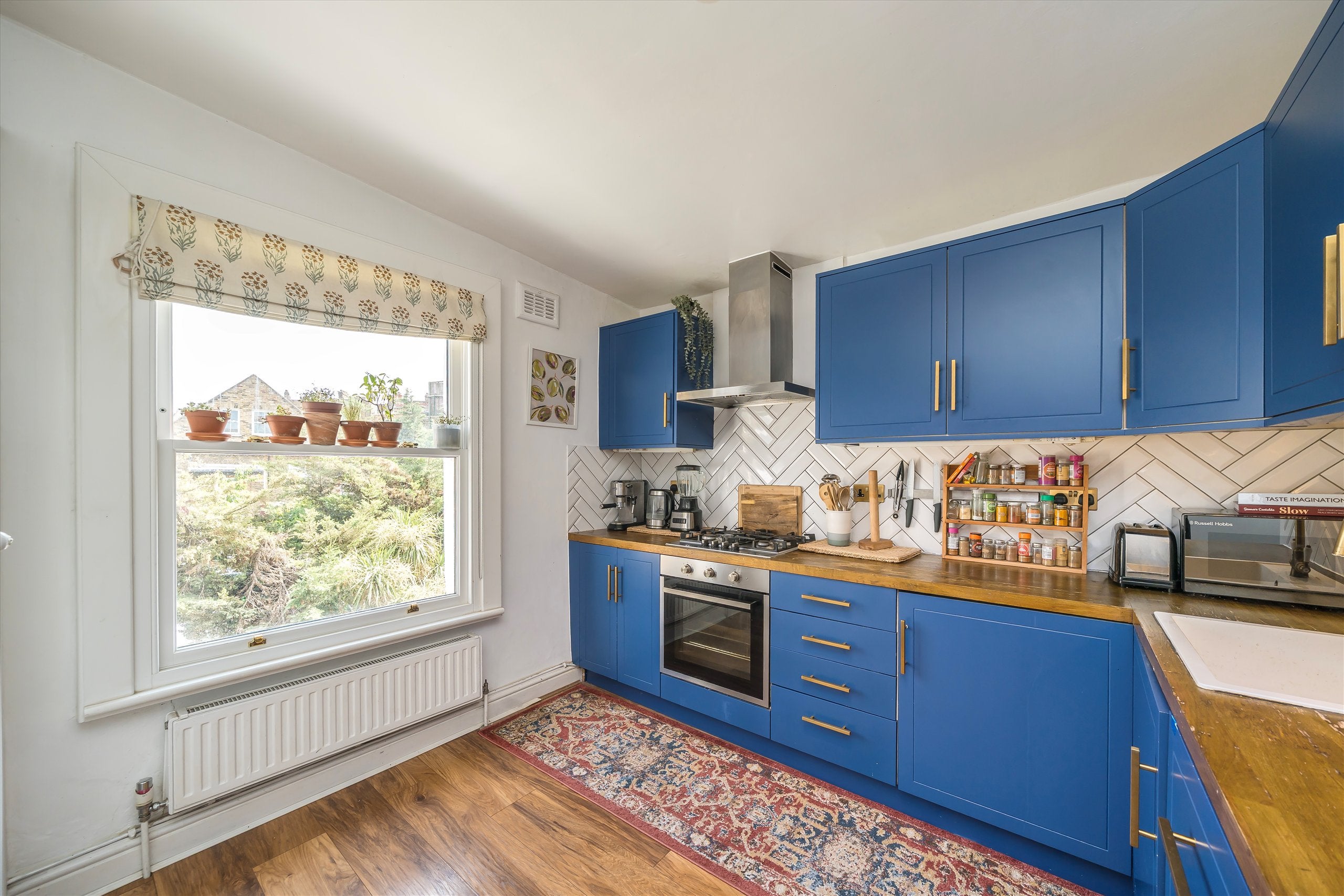 Flat Tregothnan Road in Greater London