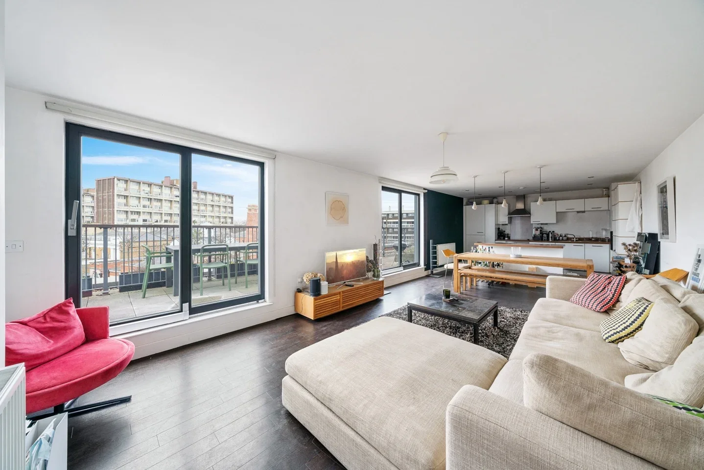 Flat Dunbridge Street in Greater London