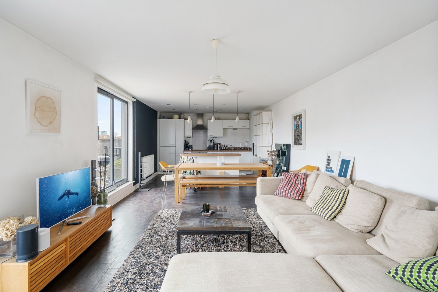 Flat Dunbridge Street in Greater London