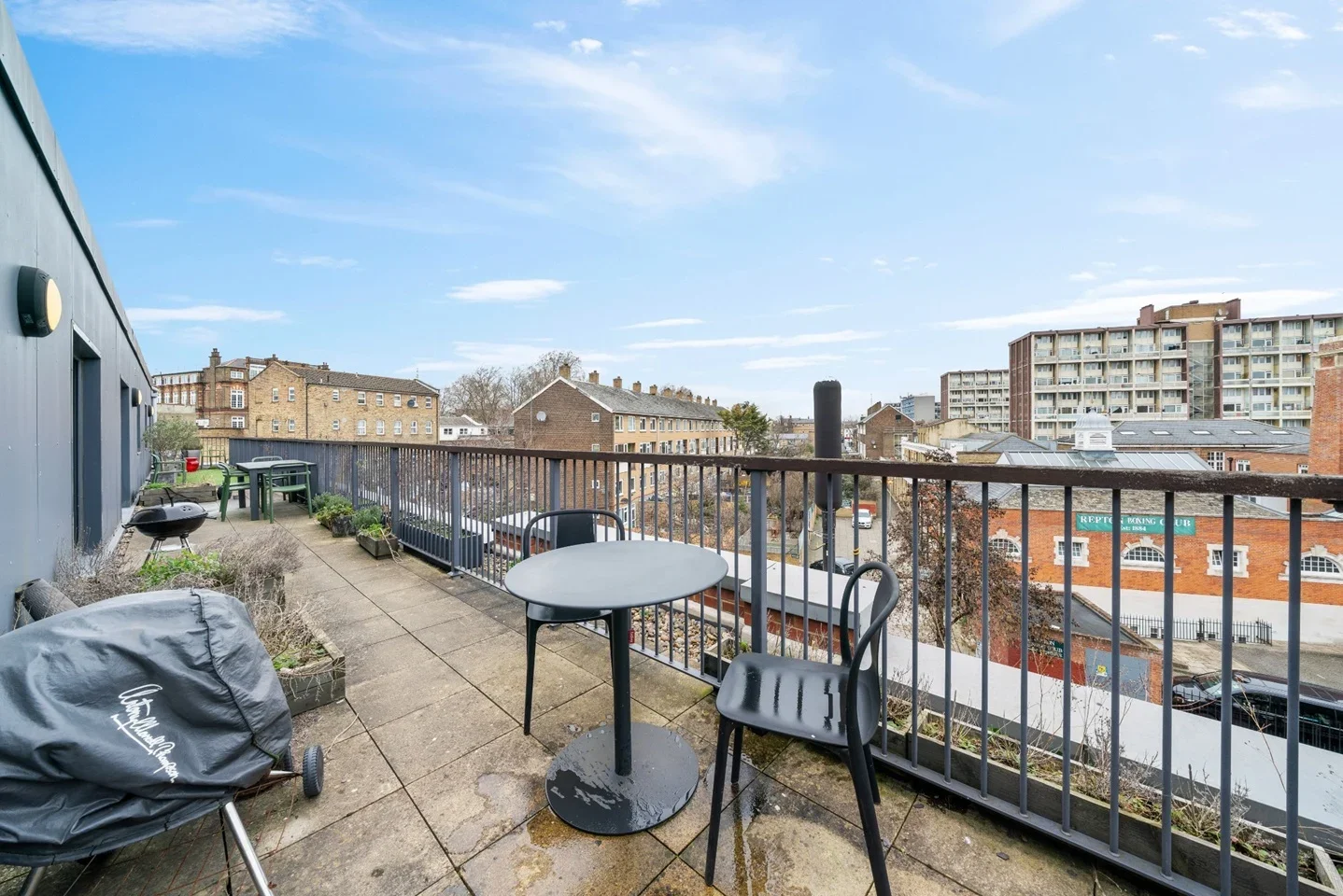 Flat Dunbridge Street in Greater London
