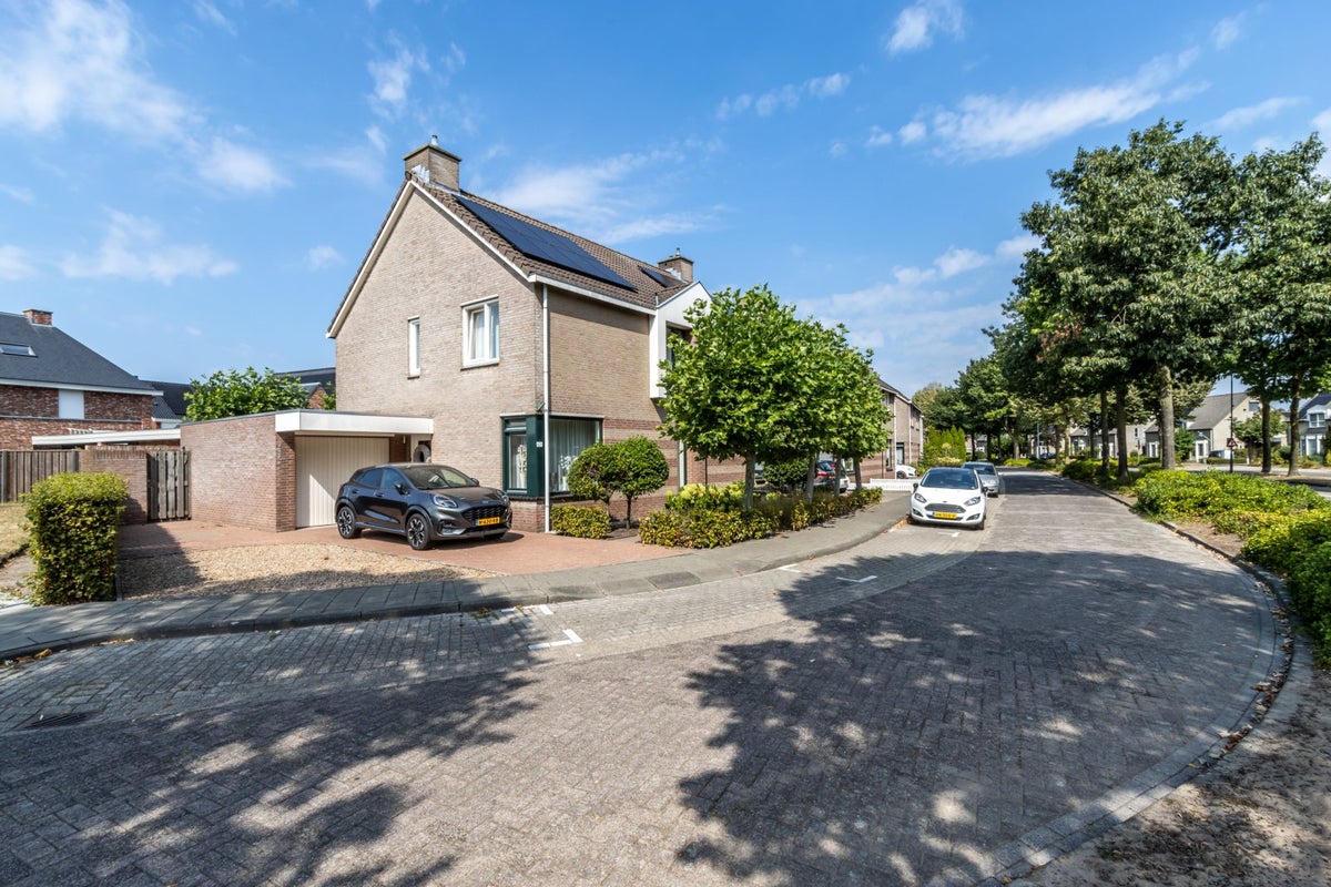 Woonhuis aan de Rivierensingel in Helmond (5704 KT)