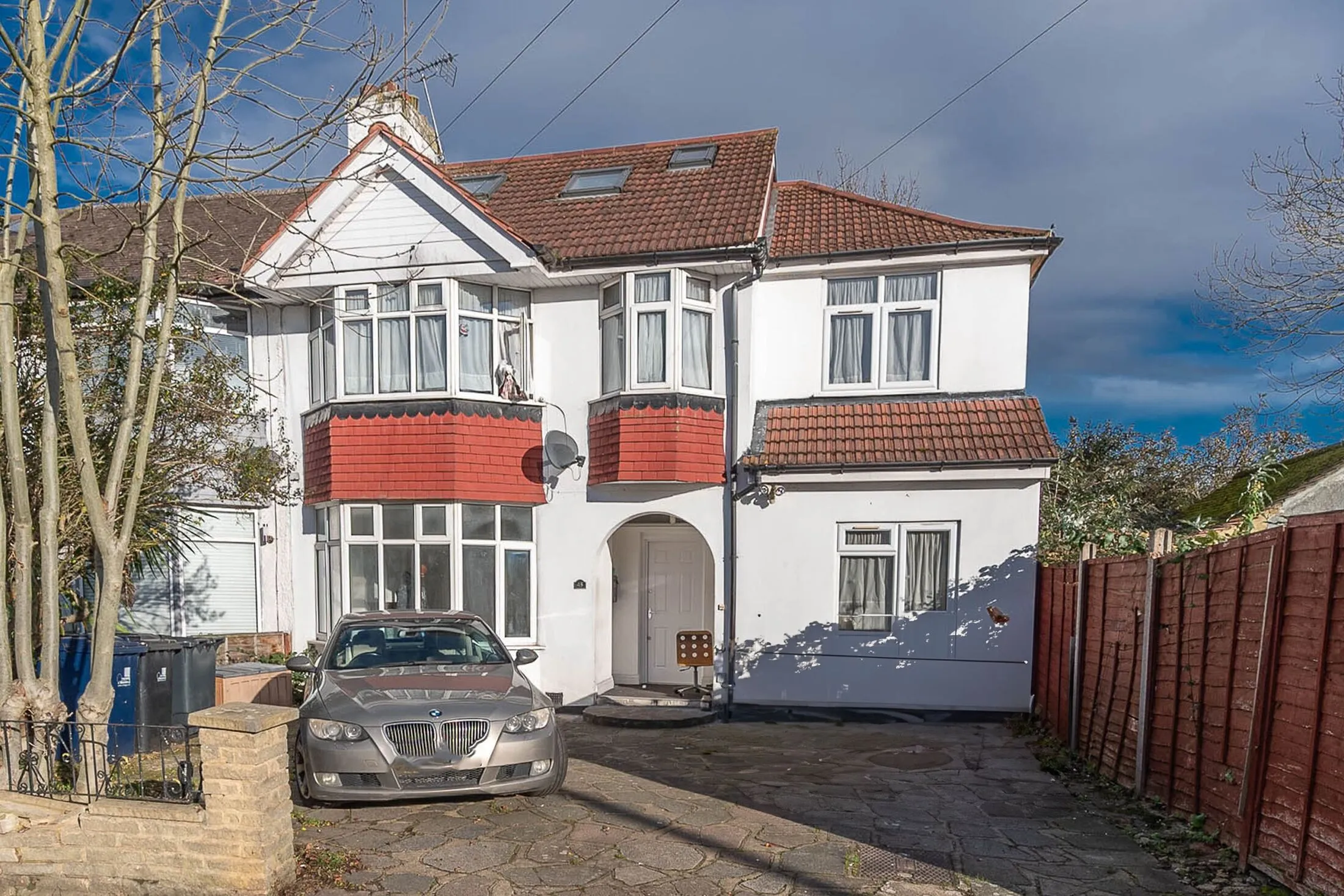 Flat Western Avenue in Greater London