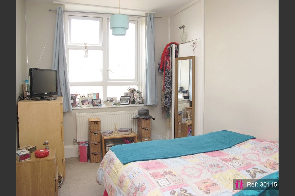 Flat Wayford Street in Greater London