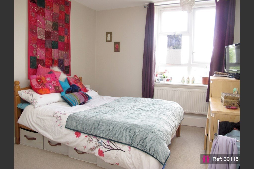 Flat Wayford Street in Greater London