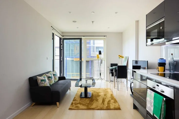 Flat Westfield Avenue in Greater London