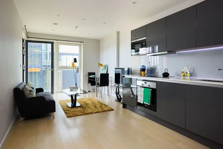 Flat Westfield Avenue in Greater London