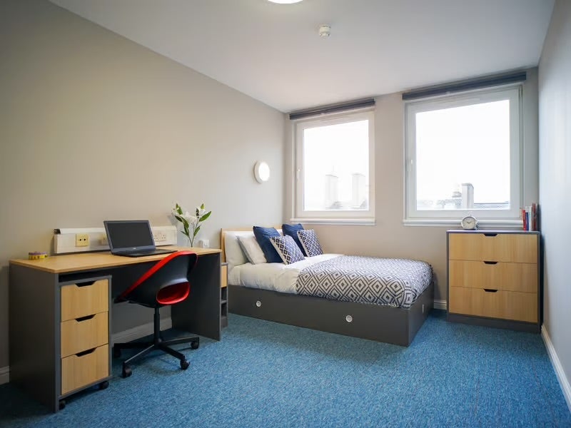 Room Roxburgh Place in City of Edinburgh