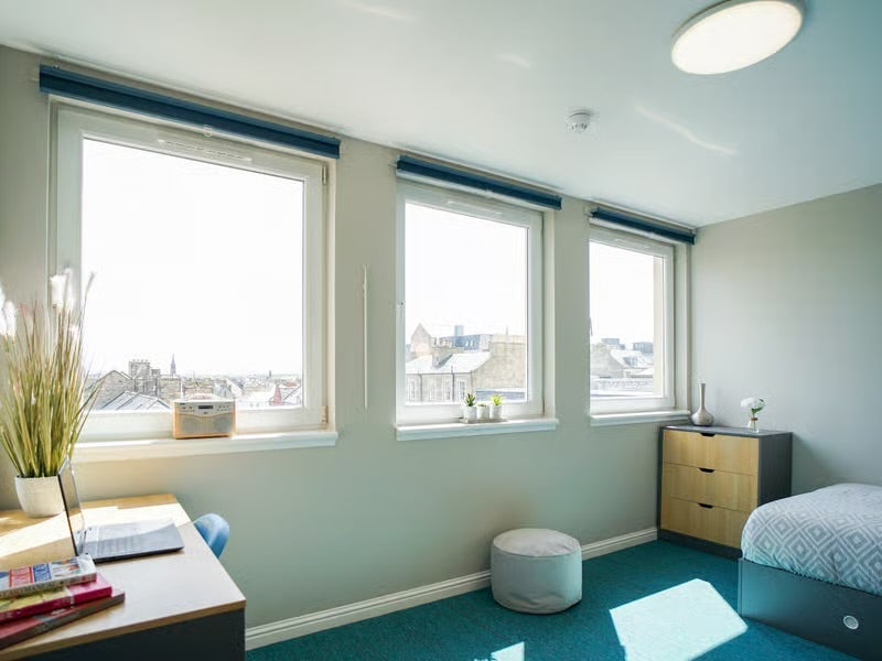 Room Roxburgh Place in City of Edinburgh
