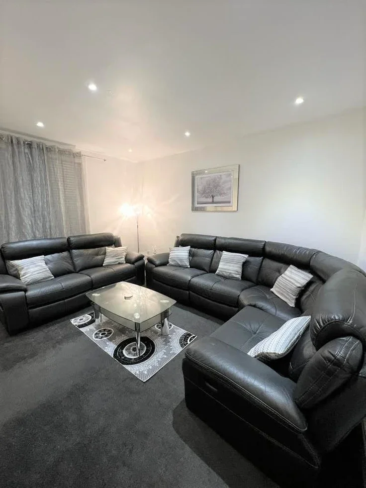 Flat Househillwood Road in Glasgow