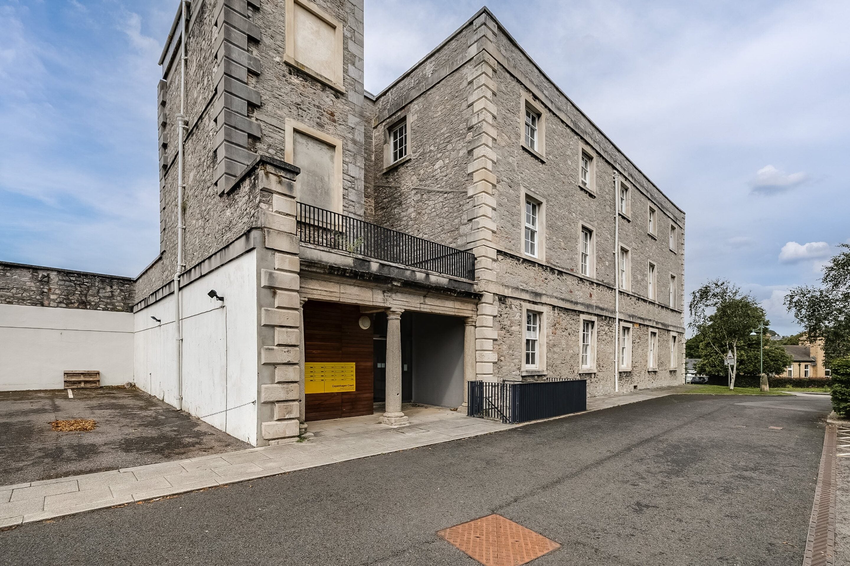Flat Craigie Drive in Plymouth
