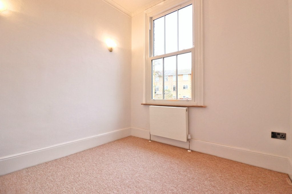 Flat Adelaide Road in Greater London
