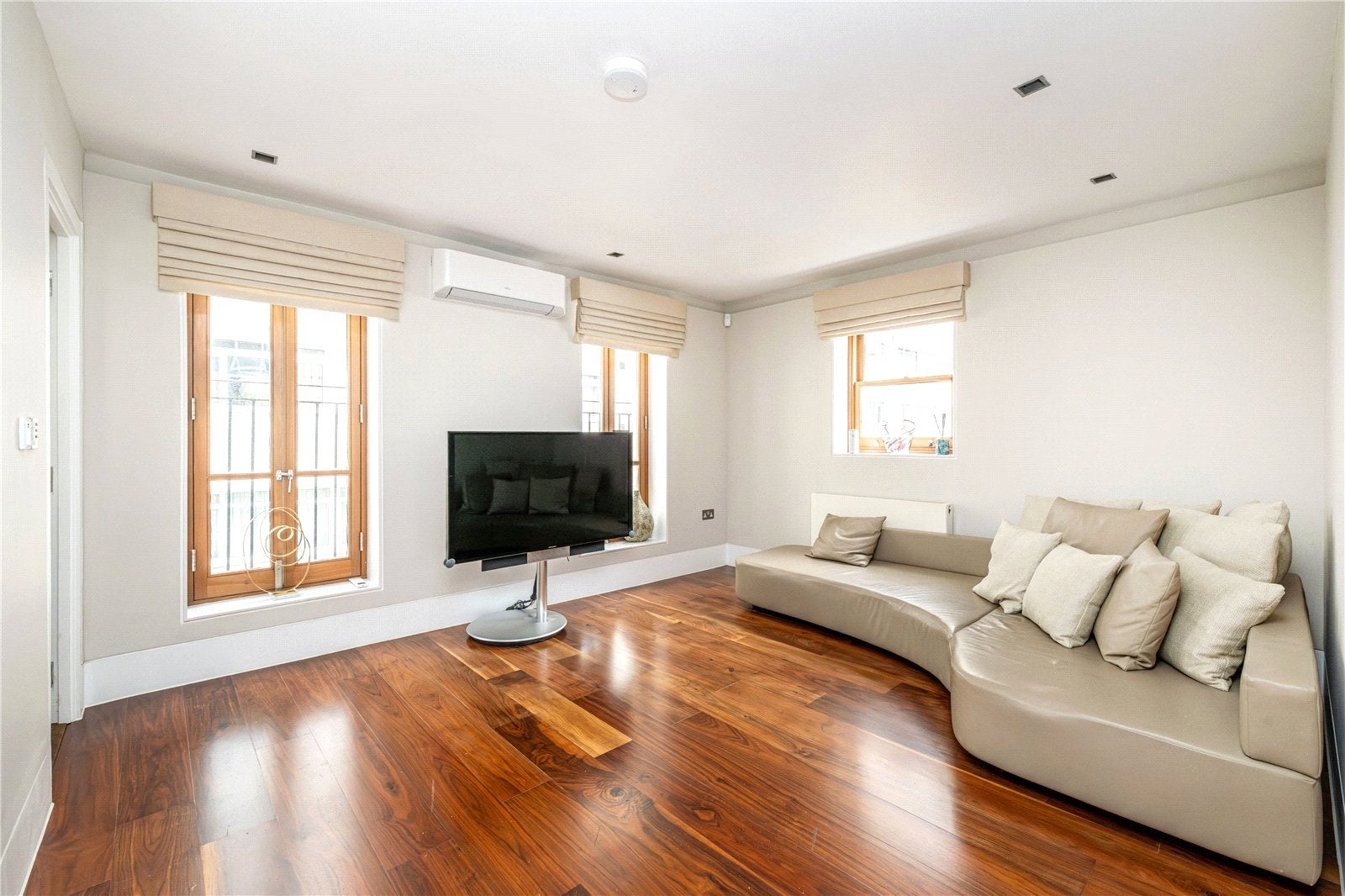House Radnor Mews in City of Westminster