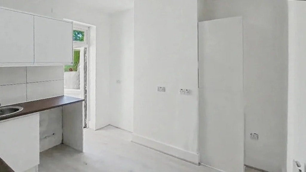 Flat Maswell Park Crescent in Greater London