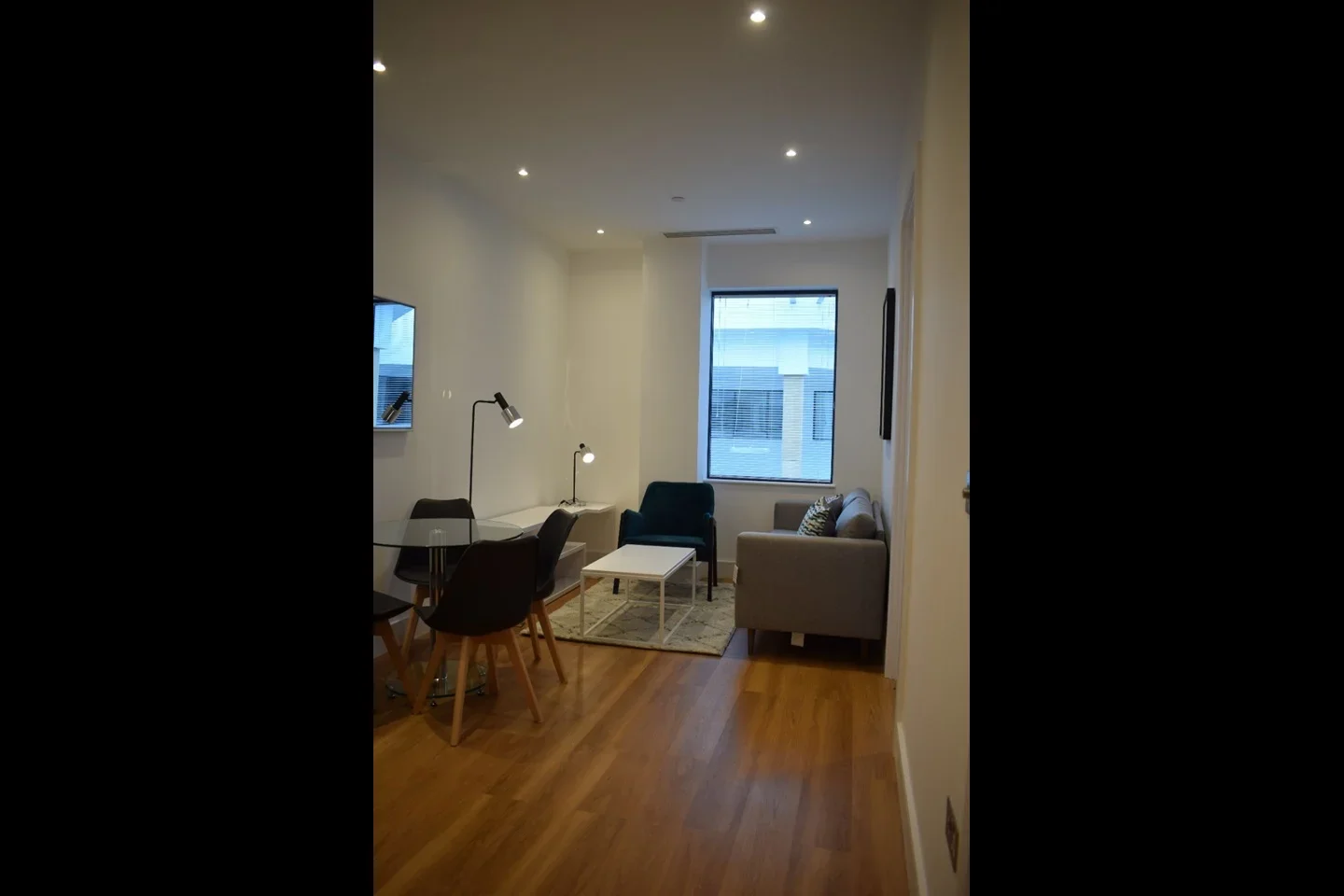 Flat Hayling Close in Slough