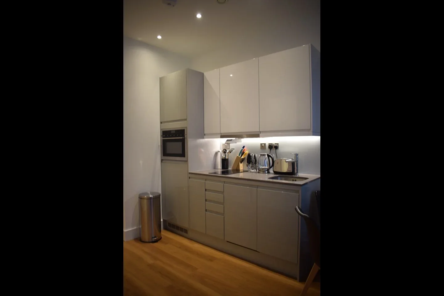 Flat Hayling Close in Slough