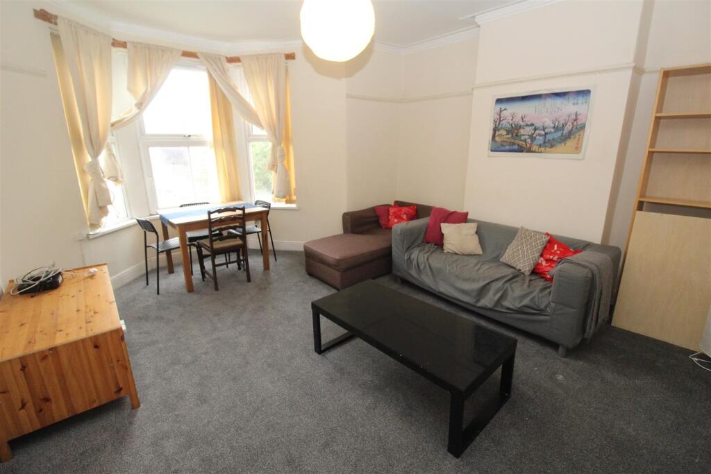Flat Oakfield Street in Cardiff