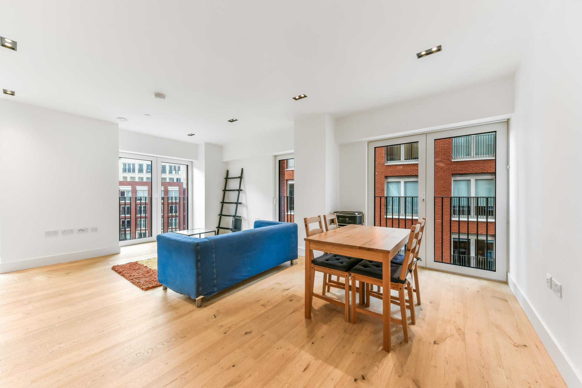 Flat Miles Street in Greater London