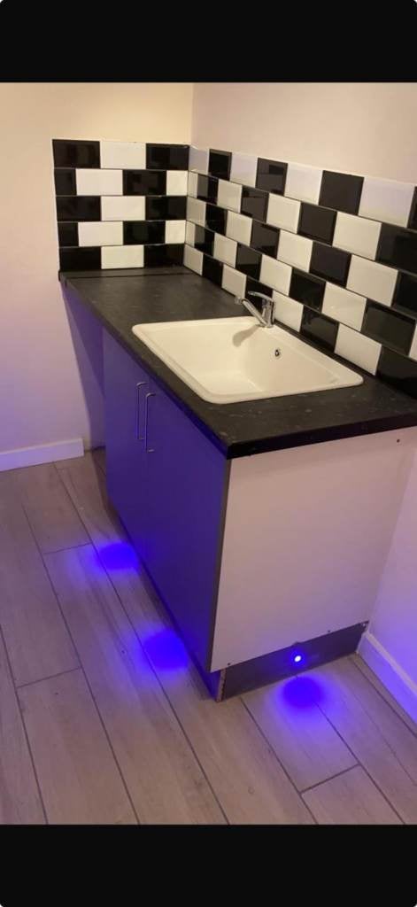 Room Apsley Crescent in Bradford