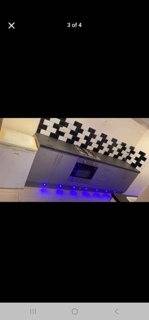 Room Apsley Crescent in Bradford