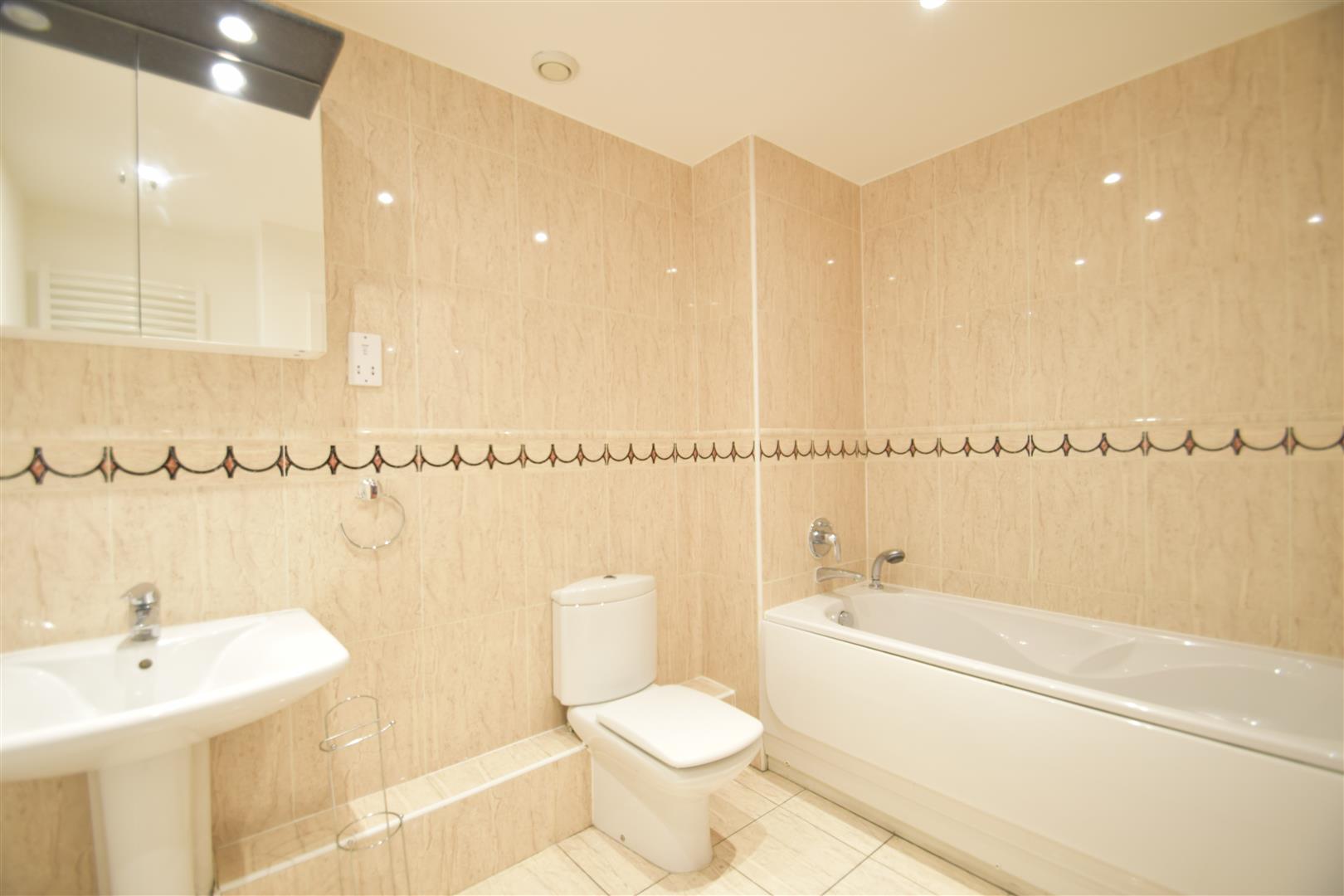 Flat Eastcote Road in Greater London