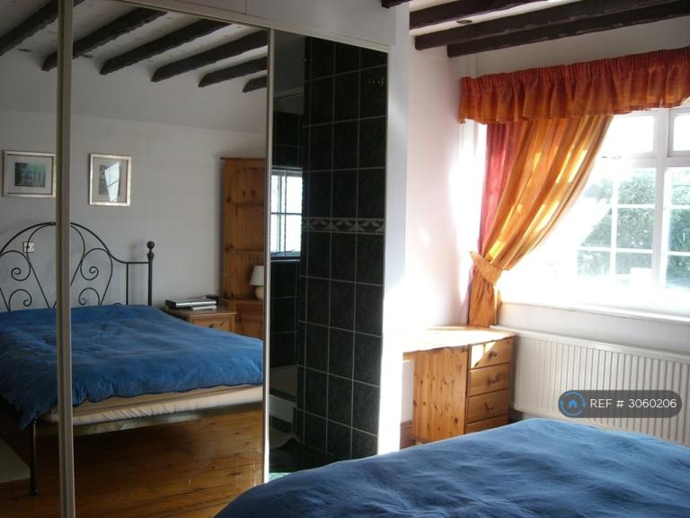 Room Bourneside Road in Borough of Runnymede
