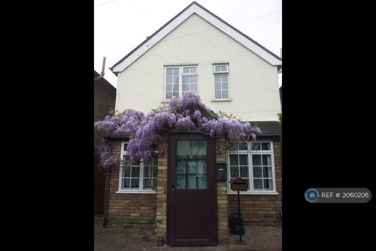 Room Bourneside Road in Borough of Runnymede