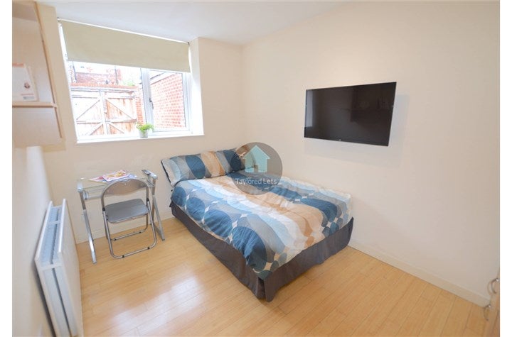 Flat Dinsdale Road in Newcastle upon Tyne