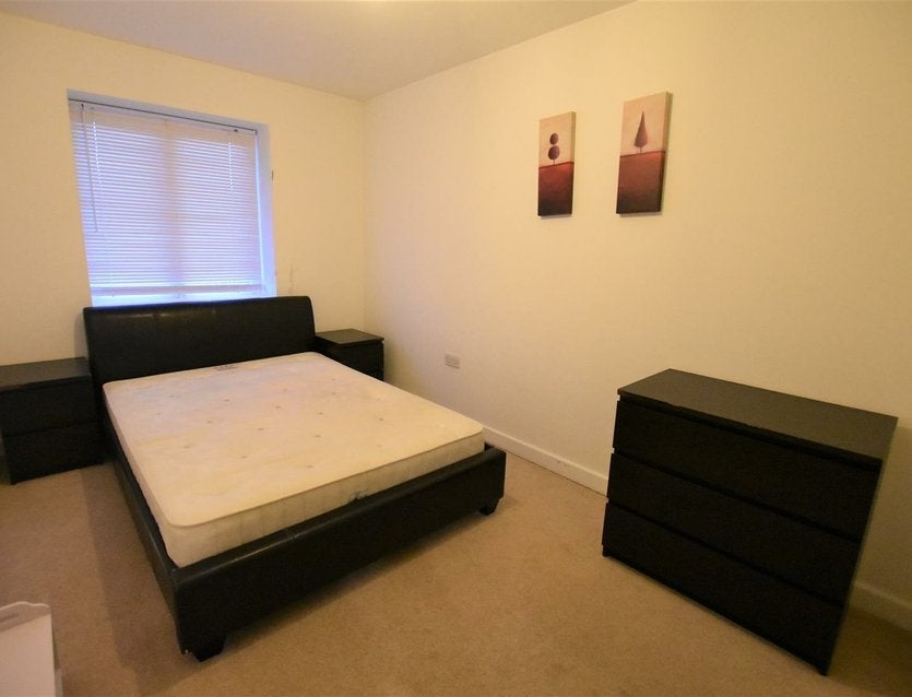 Flat Park Lodge Avenue in Greater London