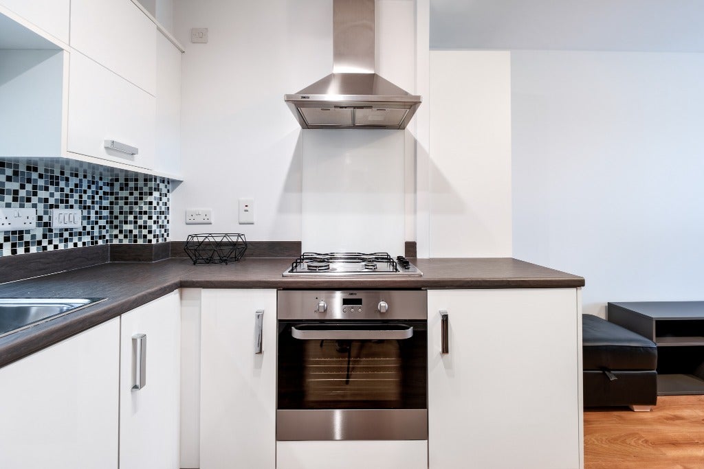 Flat Cardon Square in Renfrew