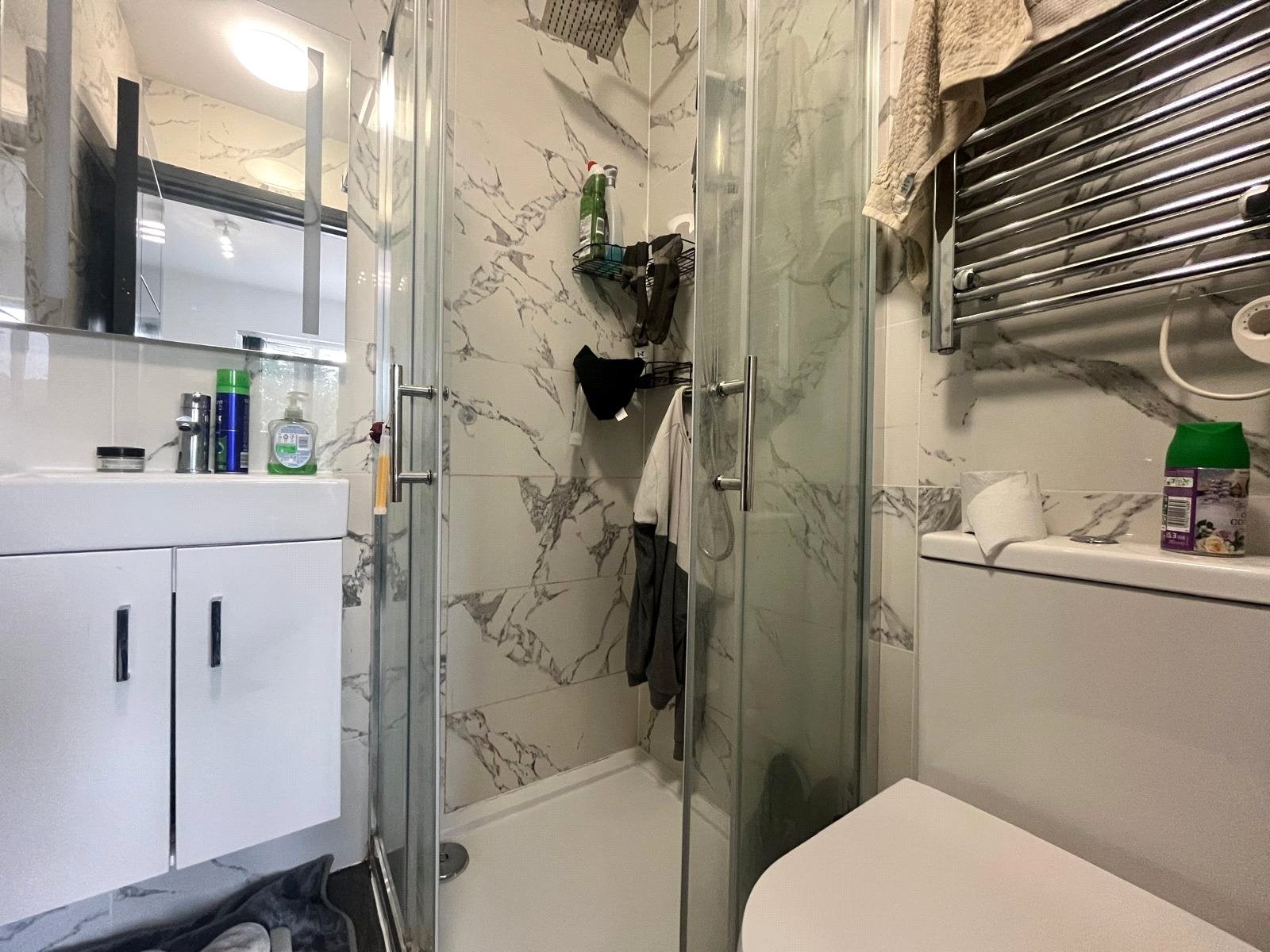 Room Wellington Avenue in Greater London