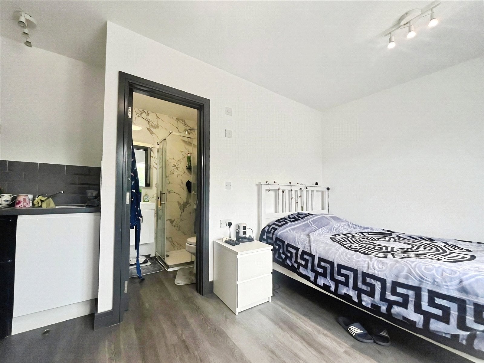 Room Wellington Avenue in Greater London