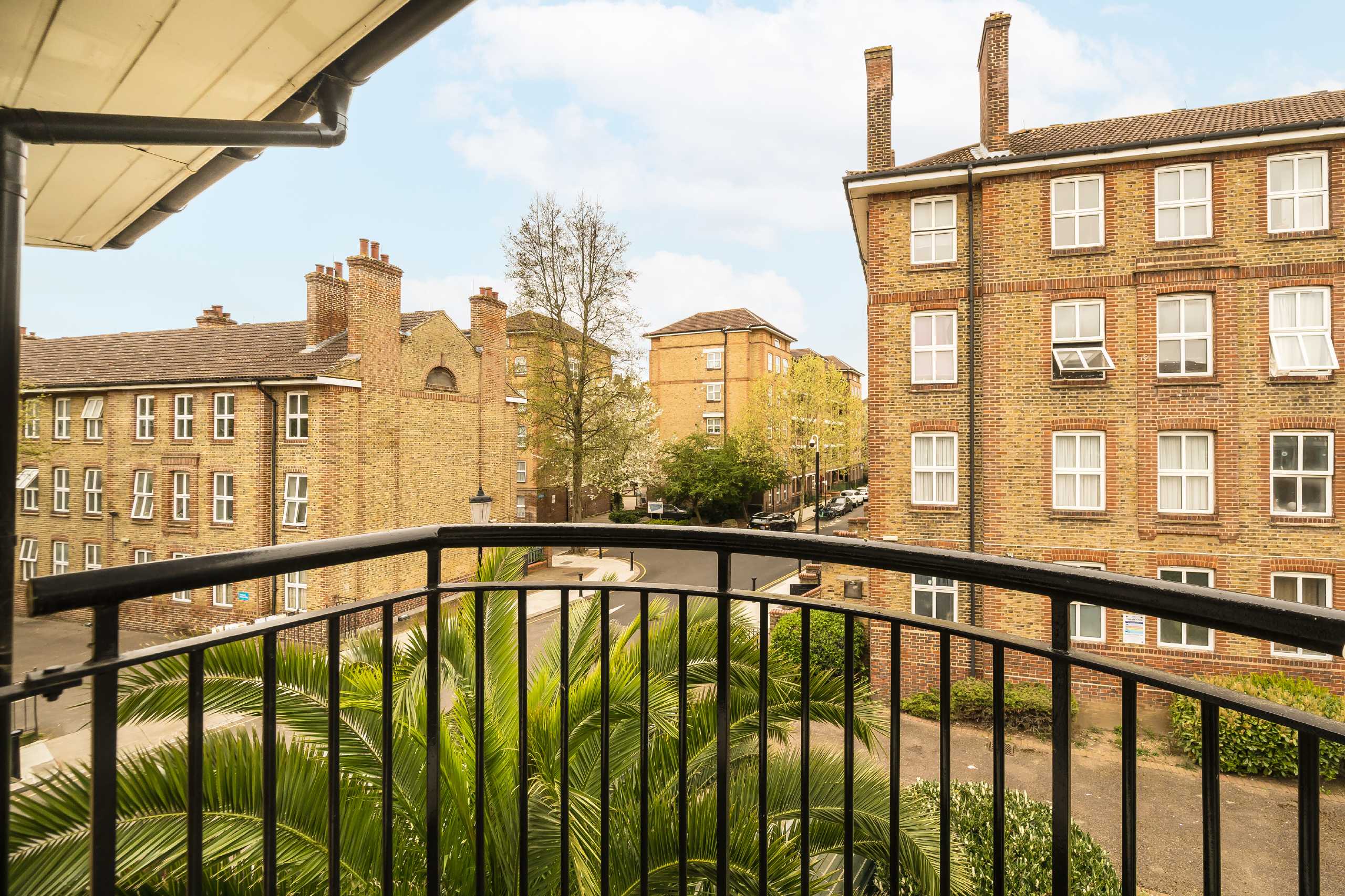 Flat Webb Close in Greater London