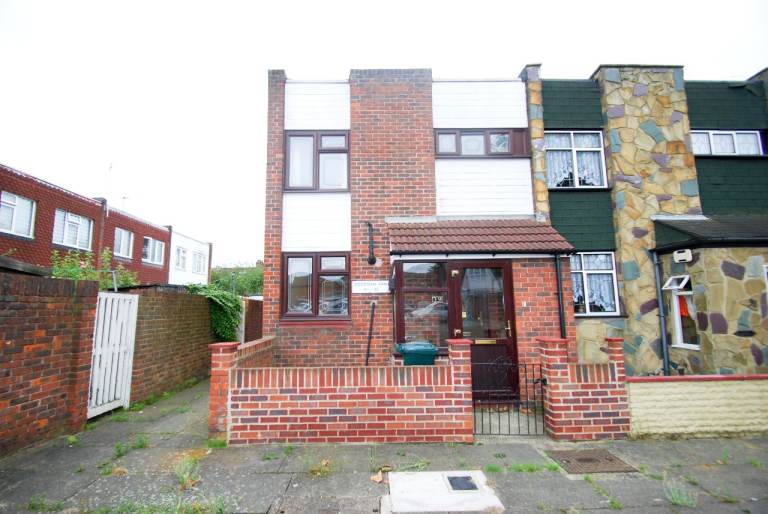 House Woodman Path in Greater London