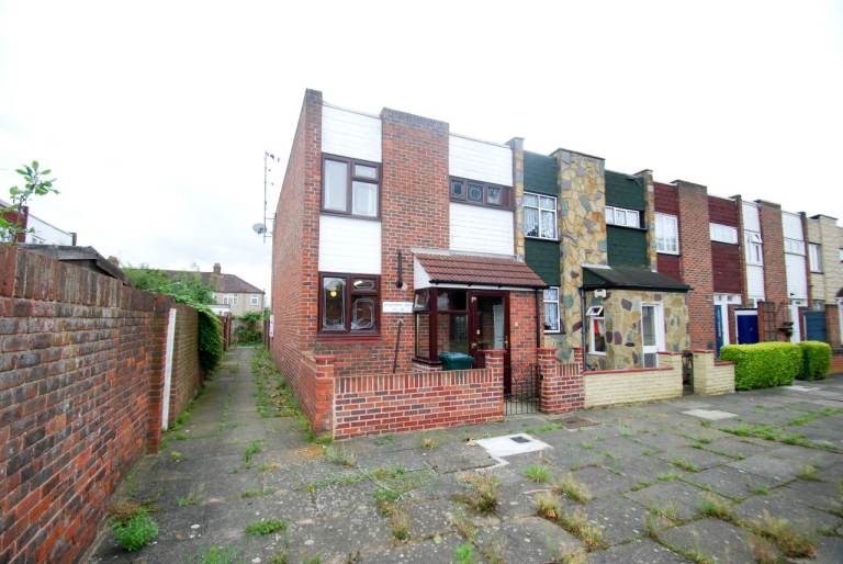 House Woodman Path in Greater London