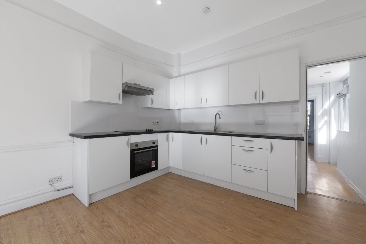 Flat Danvers Road in Greater London