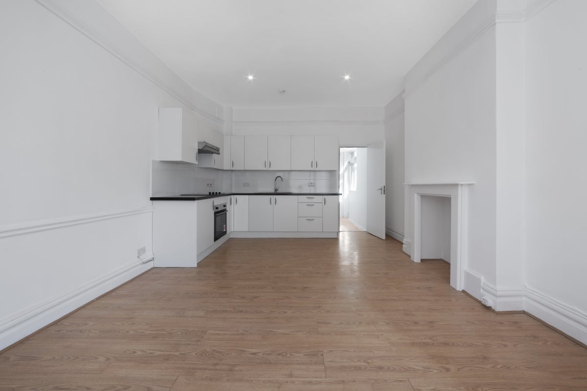 Flat Danvers Road in Greater London