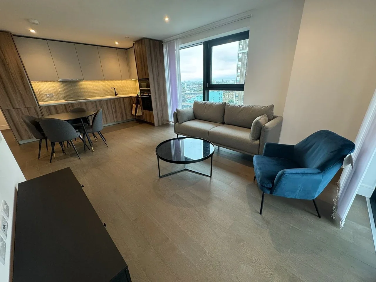 Flat Sayer Street in Greater London