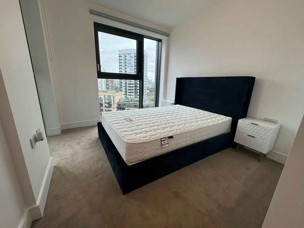 Flat Sayer Street in Greater London