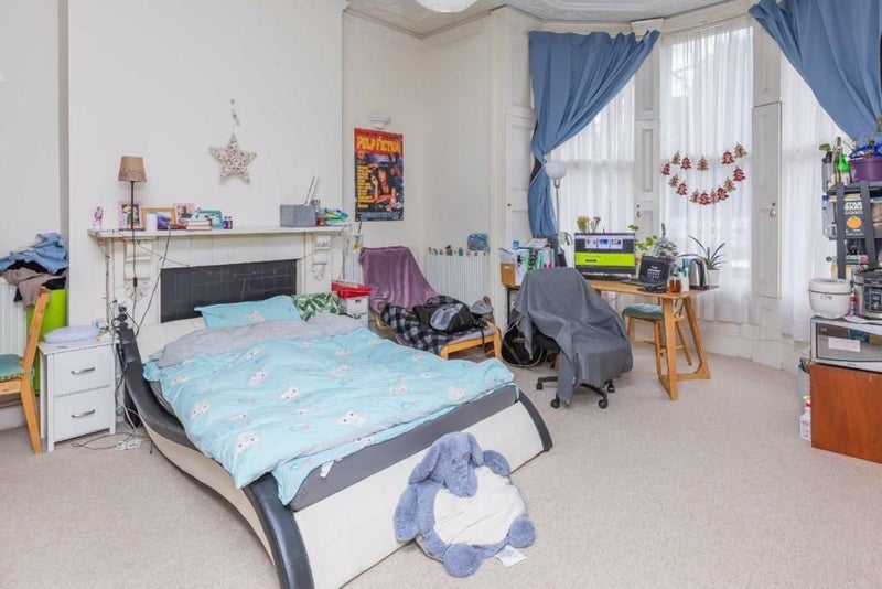 Room Whatley Road in Bristol