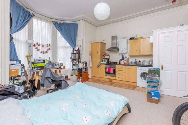 Room Whatley Road in Bristol